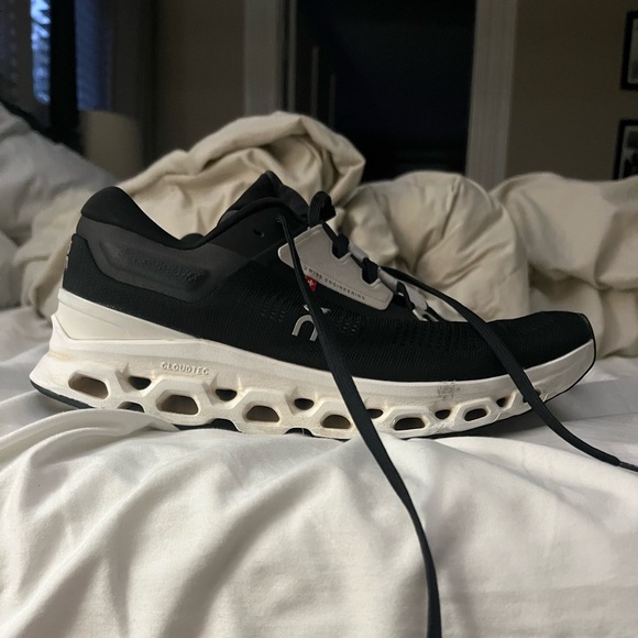 On CloudStratus women’s shoes 10.5 - Picture 5 of 5